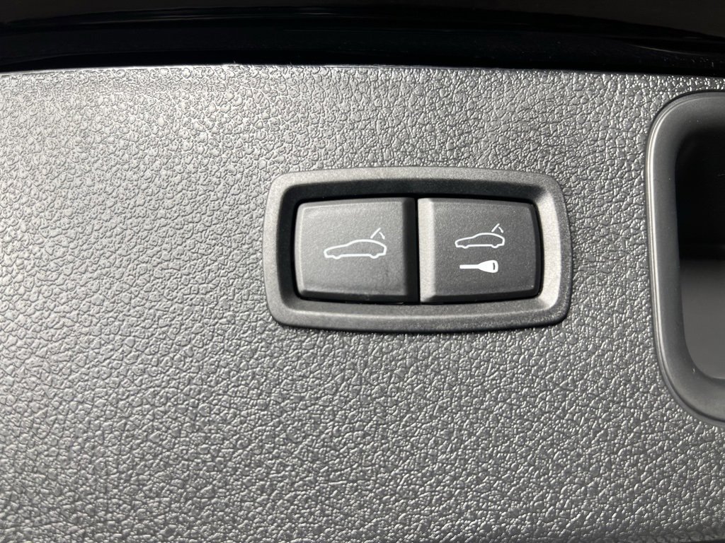 Used 2025 Porsche Macan image 18