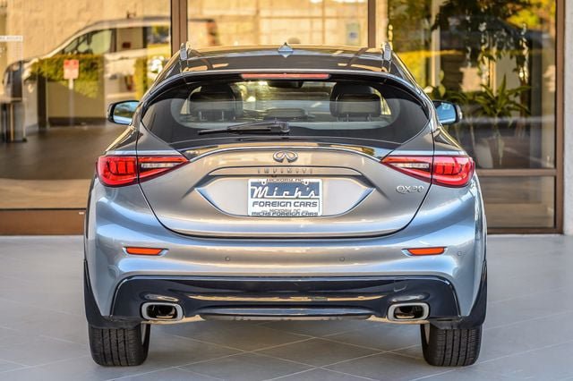 Used 2017 INFINITI QX30 Premium w/ Navigation Package FWD image 8
