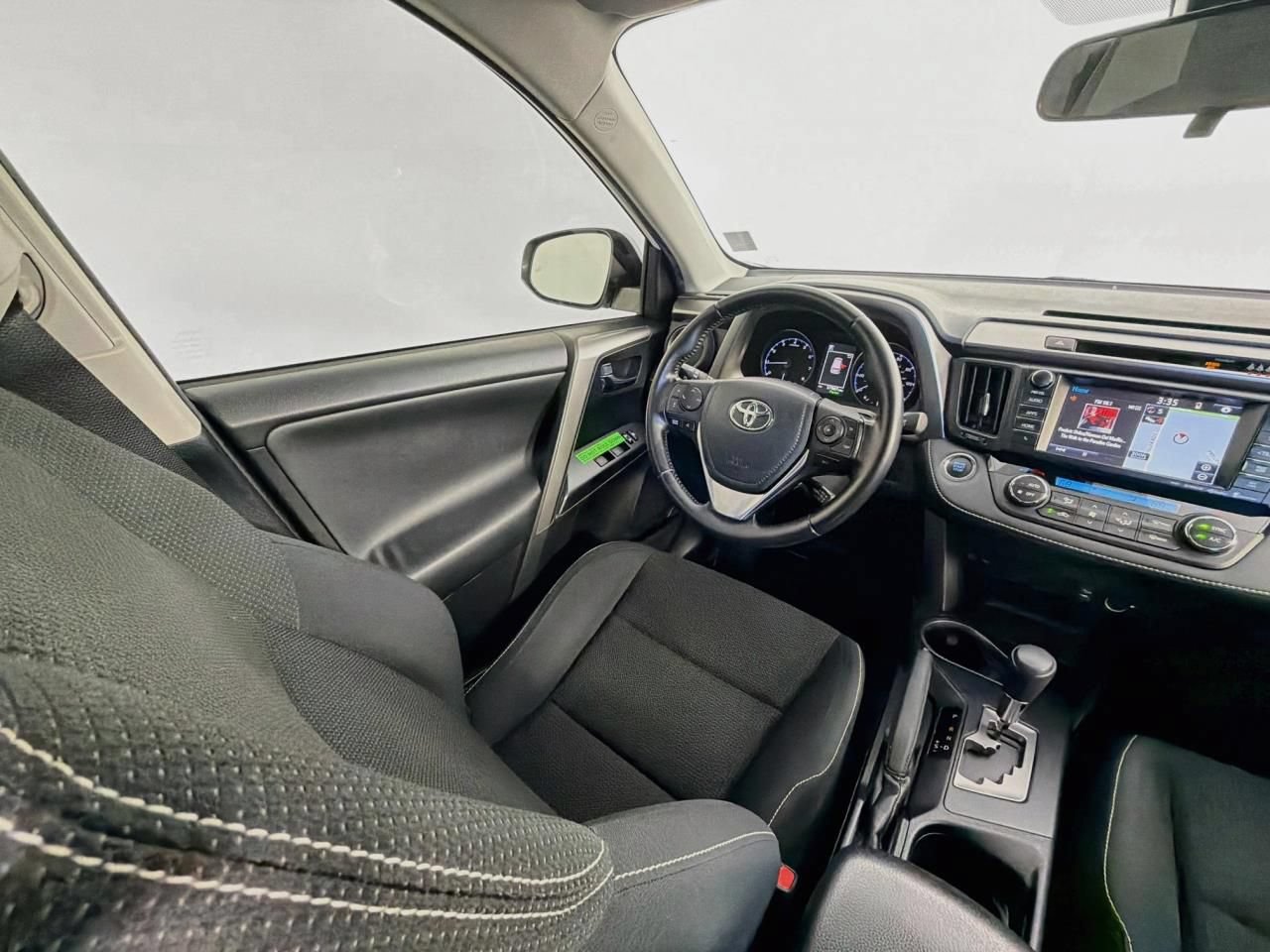 Used 2017 Toyota RAV4 XLE AWD/4WD image 11