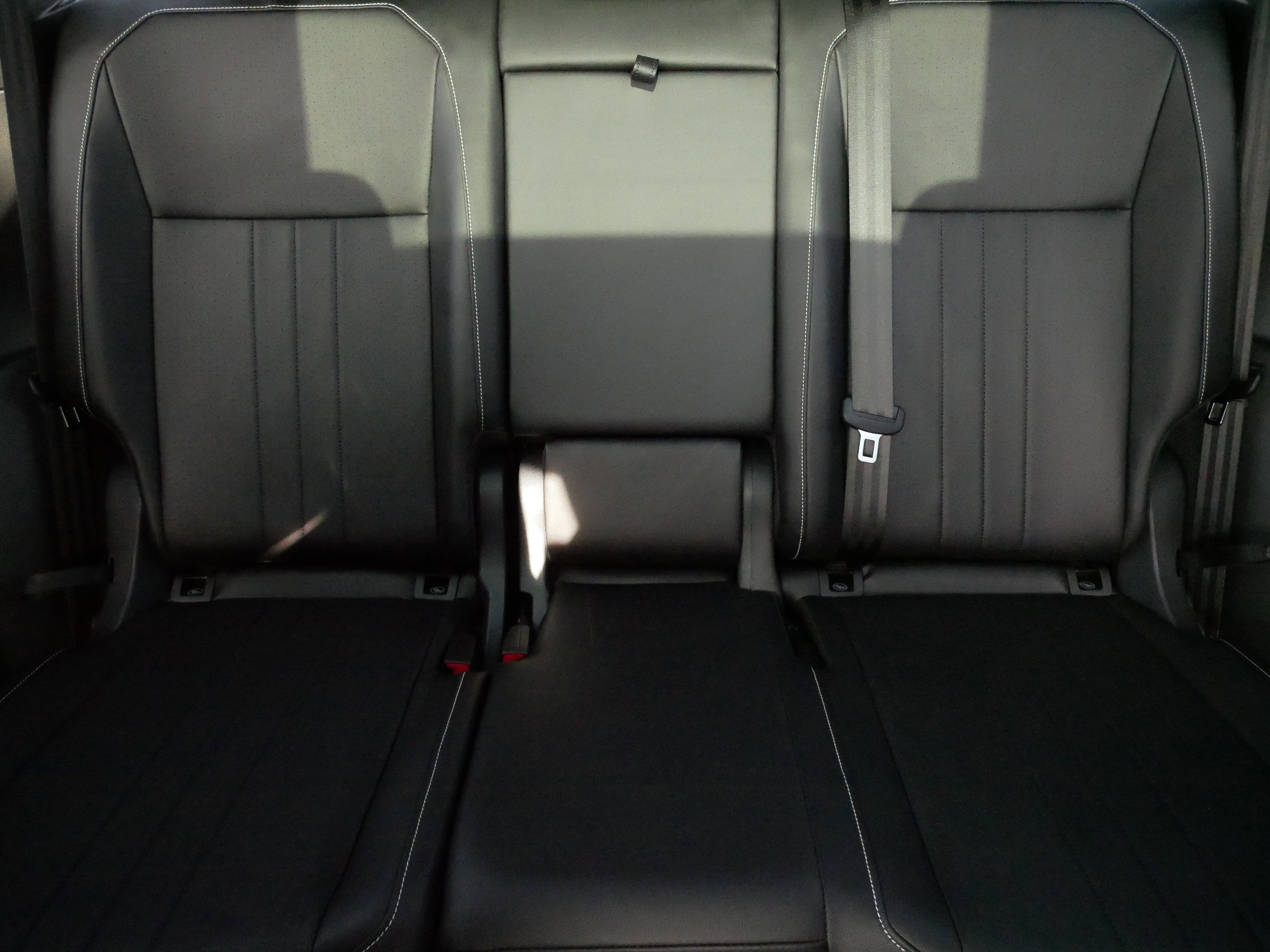 Certified 2024 Volkswagen Tiguan SE R-Line image 13