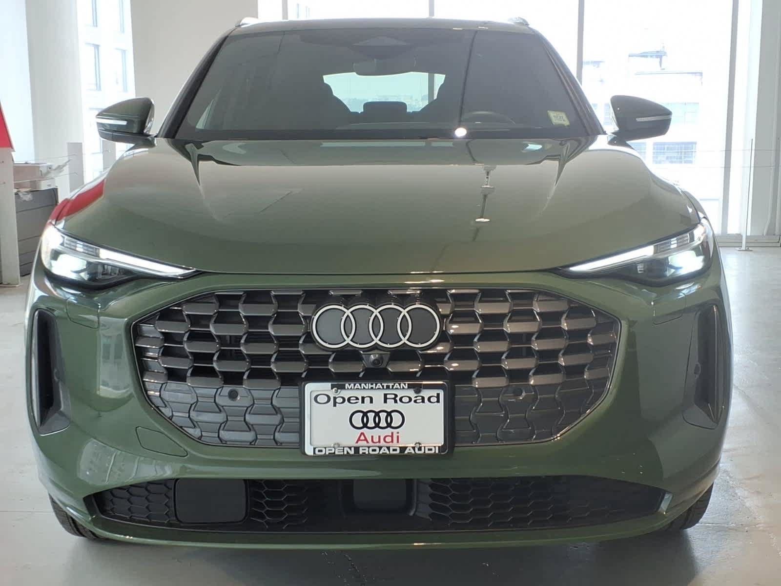 Used 2025 Audi Q5 Premium w/ Premium Plus AWD/4WD image 2