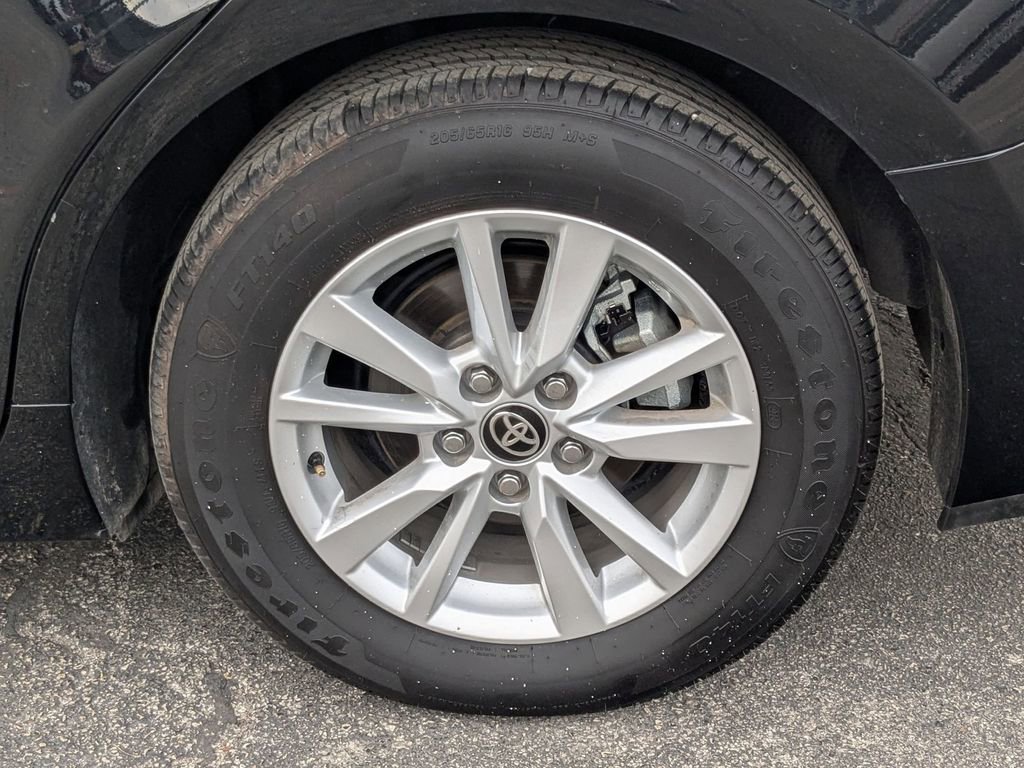 Used 2025 Toyota Camry LE image 28