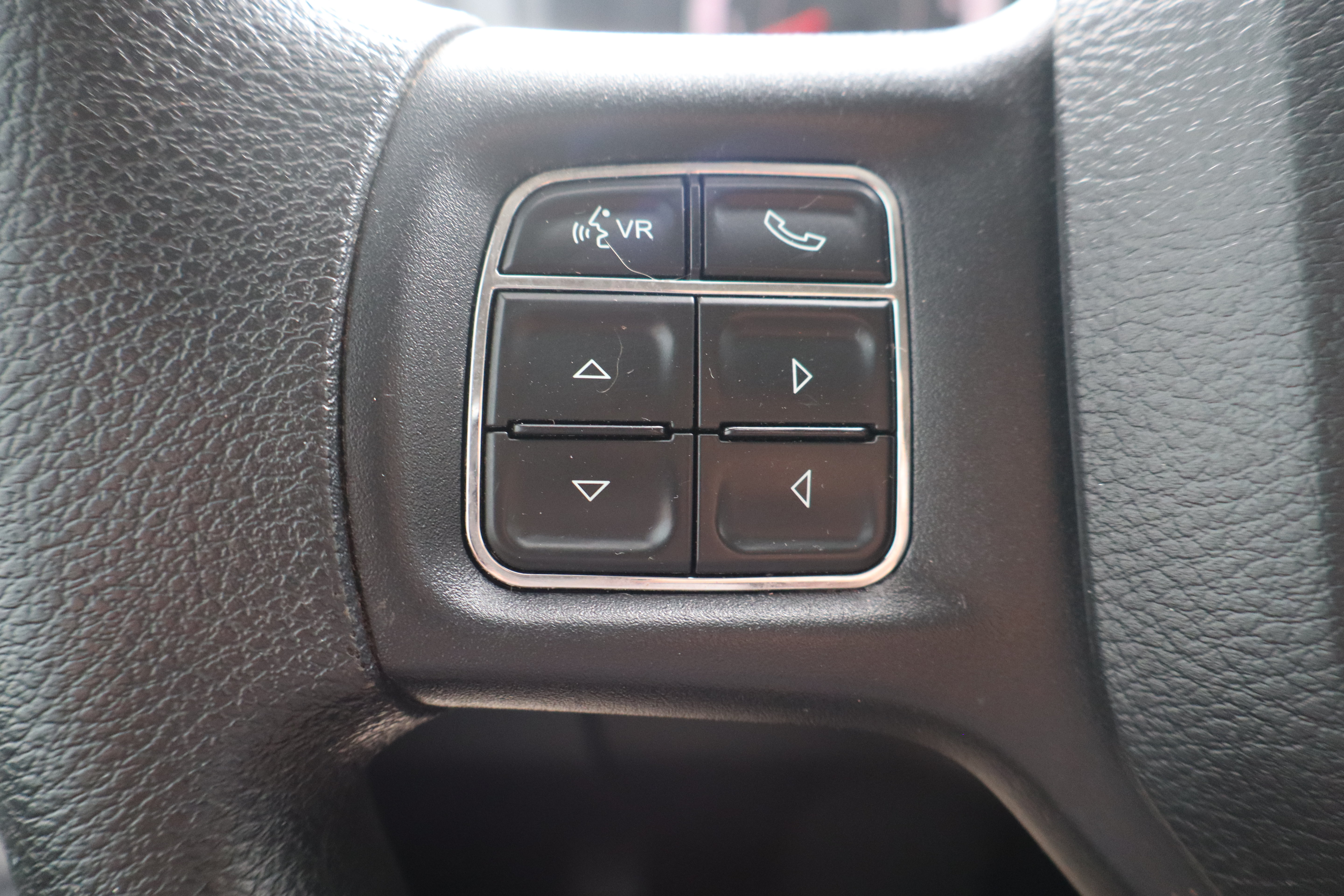 Used 2020 RAM 1500 Classic SLT AWD/4WD image 16