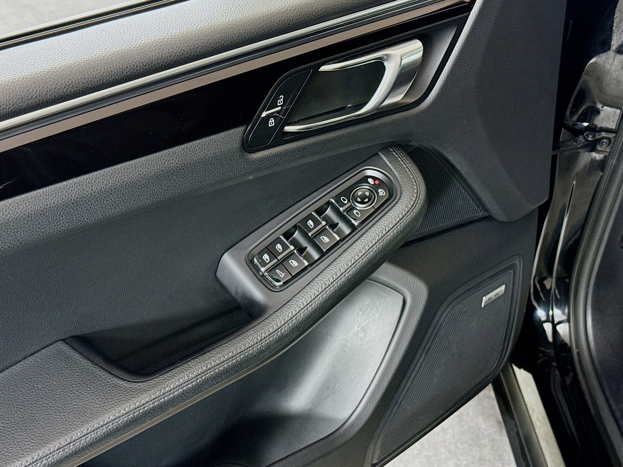 Used 2020 Porsche Macan image 19