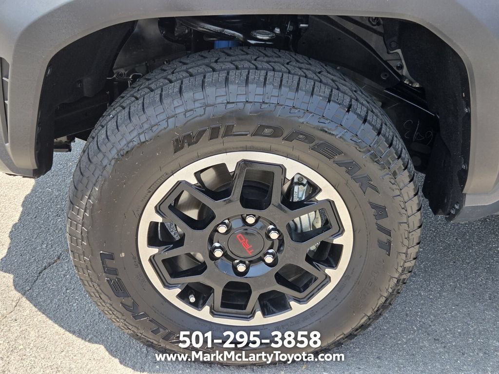 Used 2025 Toyota Tacoma TRD Off-Road AWD/4WD image 17