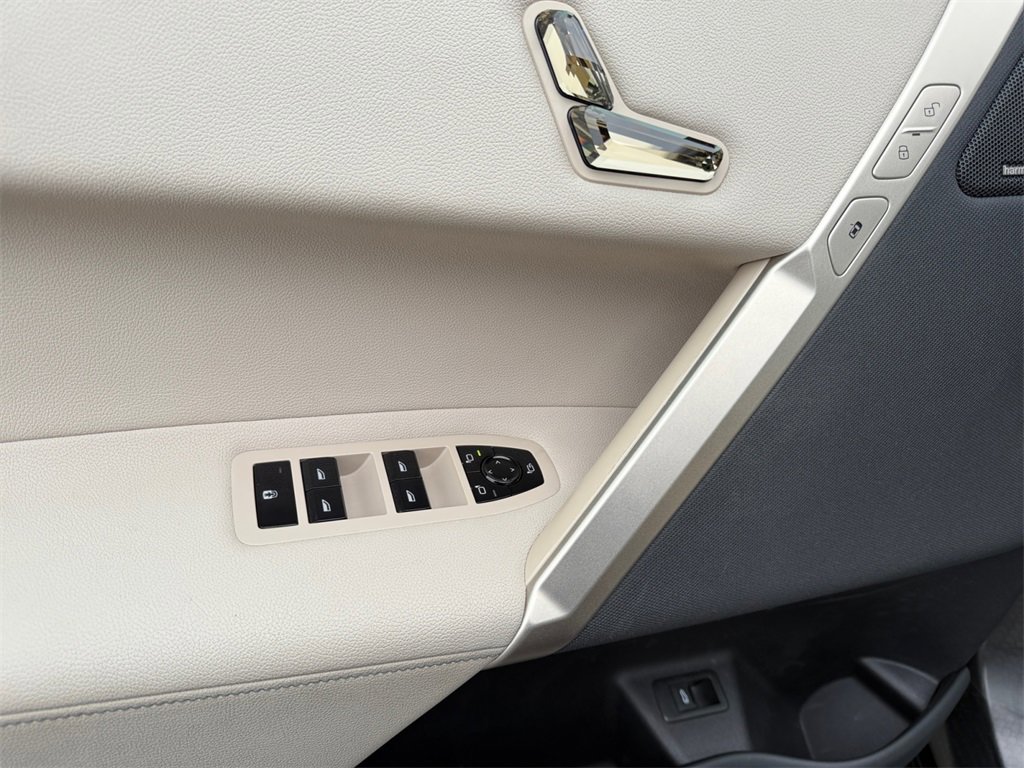 Used 2023 BMW iX xDrive50 w/ Ultimate Package 2 image 11