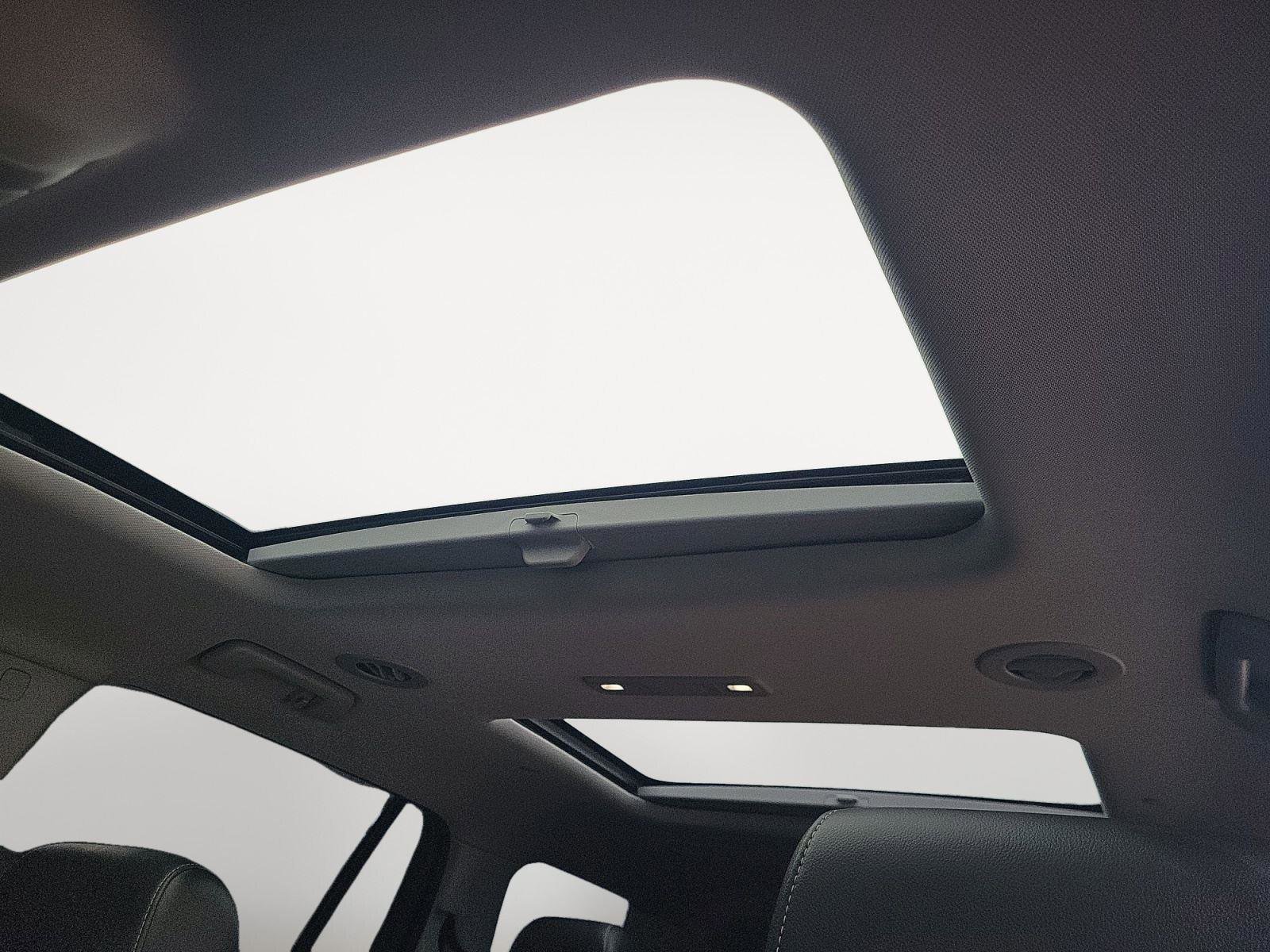 Used 2021 GMC Acadia SLT w/ Elevation Edition image 18