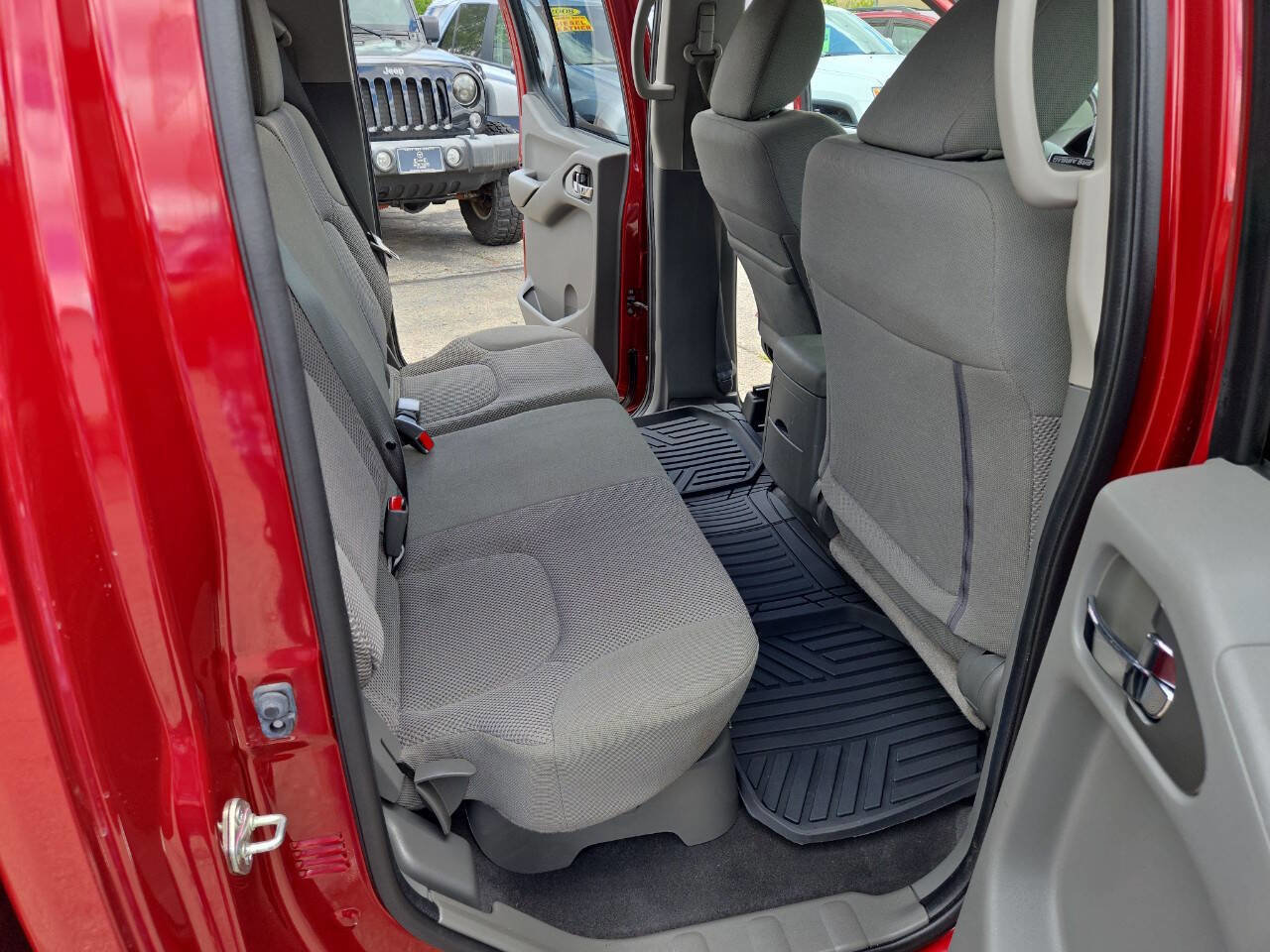 Used 2019 Nissan Frontier SV image 30