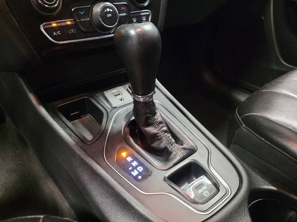 Used 2019 Jeep Cherokee Latitude Plus FWD image 26