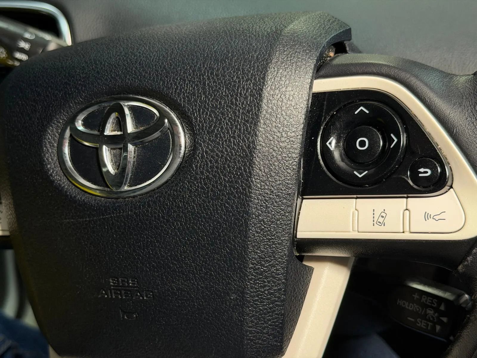 Used 2017 Toyota Prius Prime Premium w/ Preferred Accessory Package FWD image 34