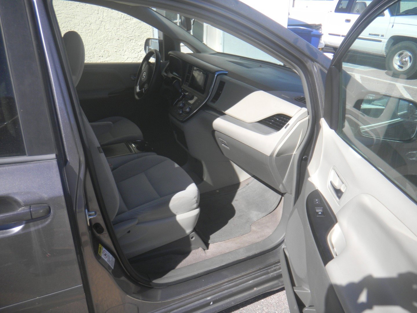 Used 2015 Toyota Sienna LE image 12