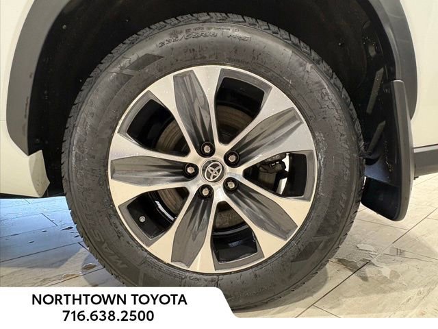 Used 2023 Toyota Highlander XLE image 21