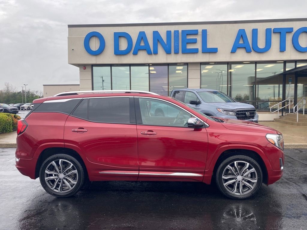 Used 2020 GMC Terrain Denali w/ Denali Premium Package AWD/4WD image 2