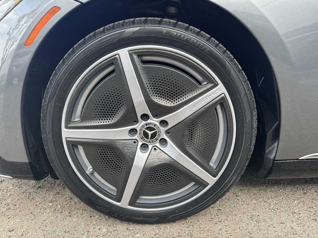 Used 2023 Mercedes-Benz EQE 500 4MATIC Sedan w/ Exclusive Trim Package image 18