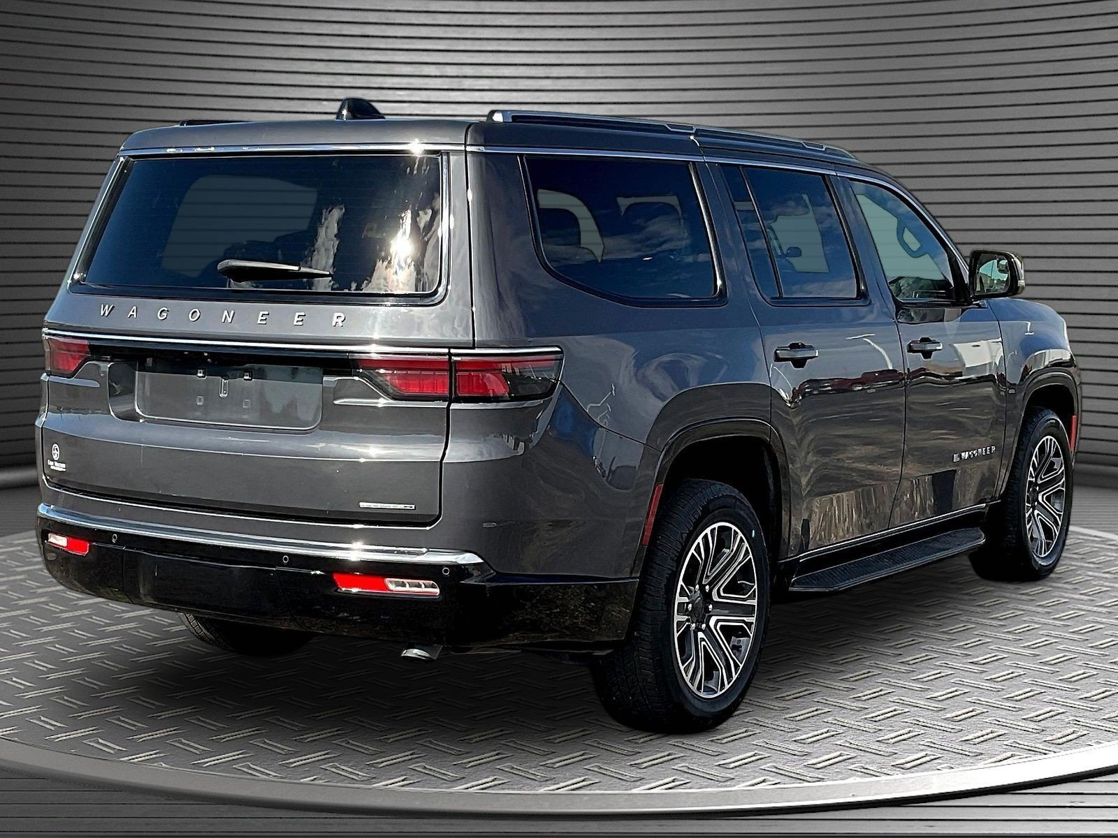 Used 2024 Jeep Wagoneer Series II w/ Flexible Seating Group RWD image 7