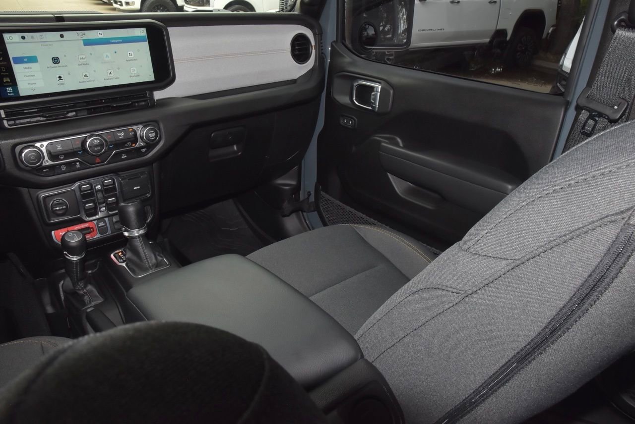 Used 2025 Jeep Gladiator Willys image 17