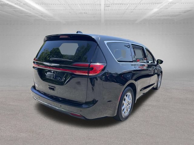Used 2024 Chrysler Pacifica Touring-L FWD image 10