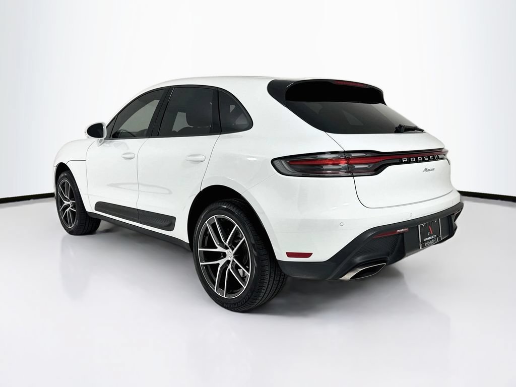 Certified 2025 Porsche Macan AWD/4WD image 3