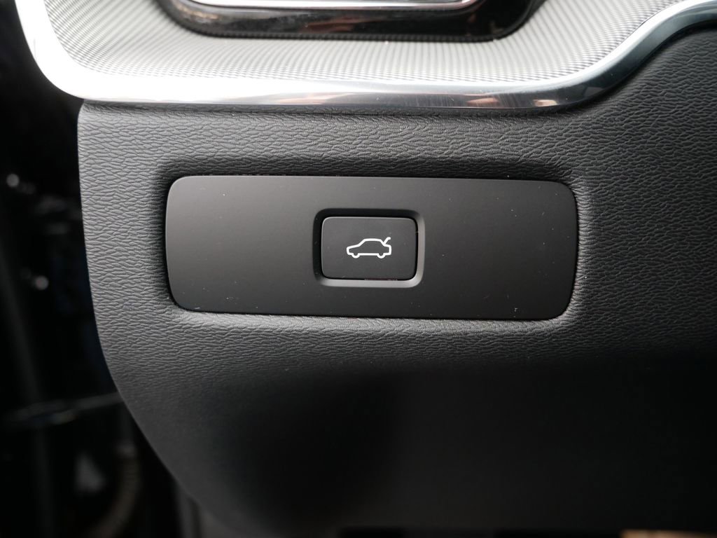 Used 2024 Volvo XC60 B5 Ultimate w/ Protection Package Premier AWD/4WD image 28