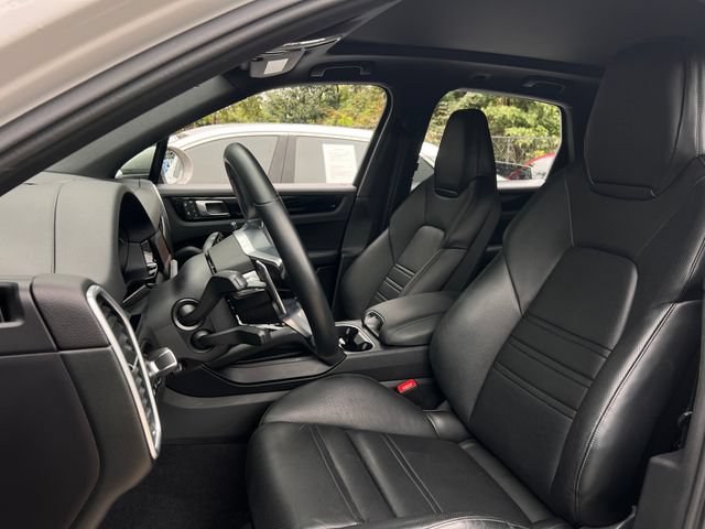 Used 2023 Porsche Cayenne AWD/4WD image 13