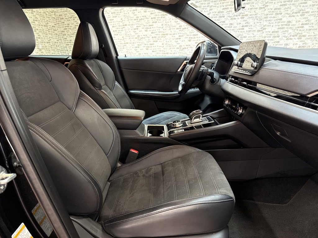 Used 2023 Mitsubishi Outlander SE Black Edition image 9
