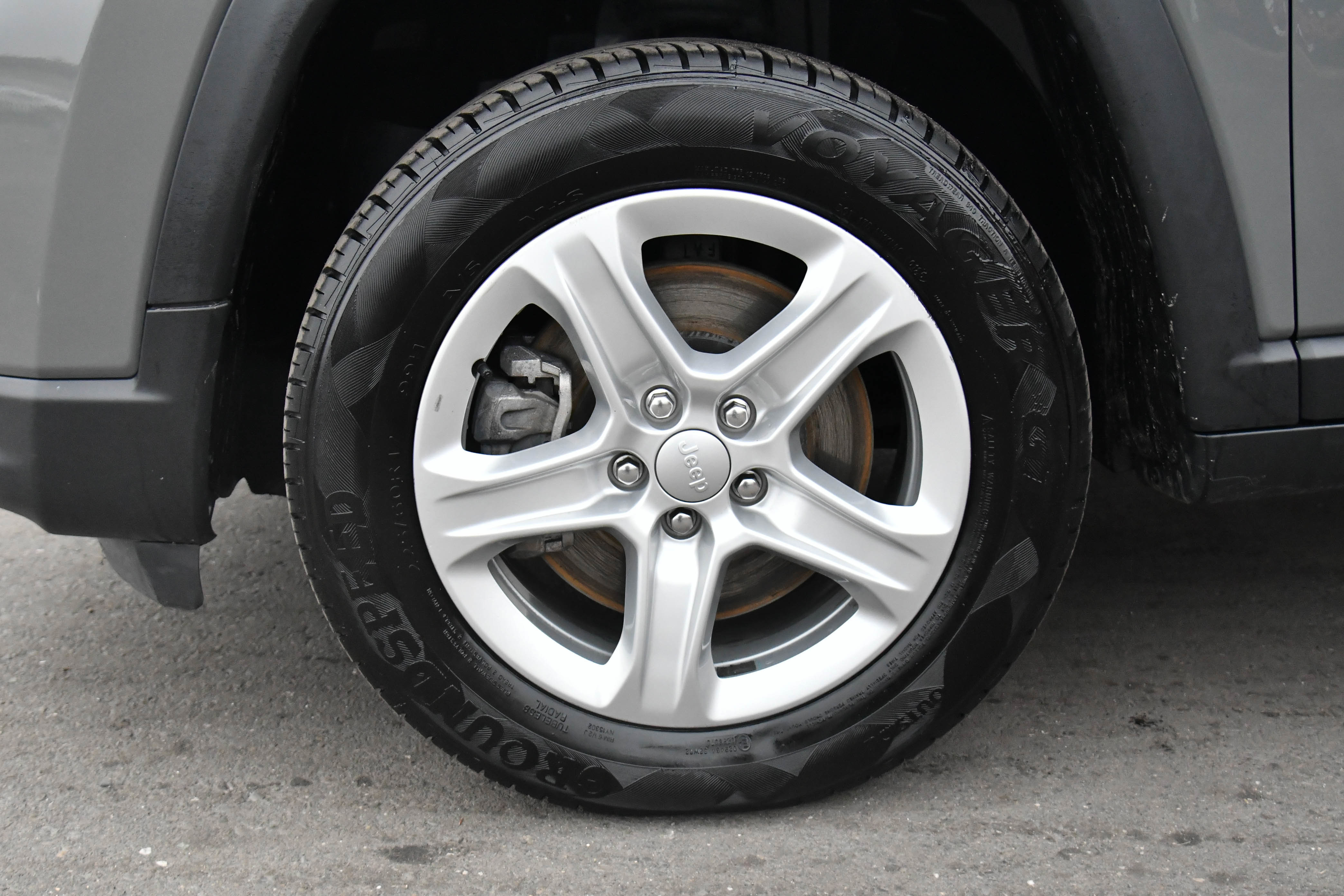 Used 2023 Jeep Compass Sport image 12