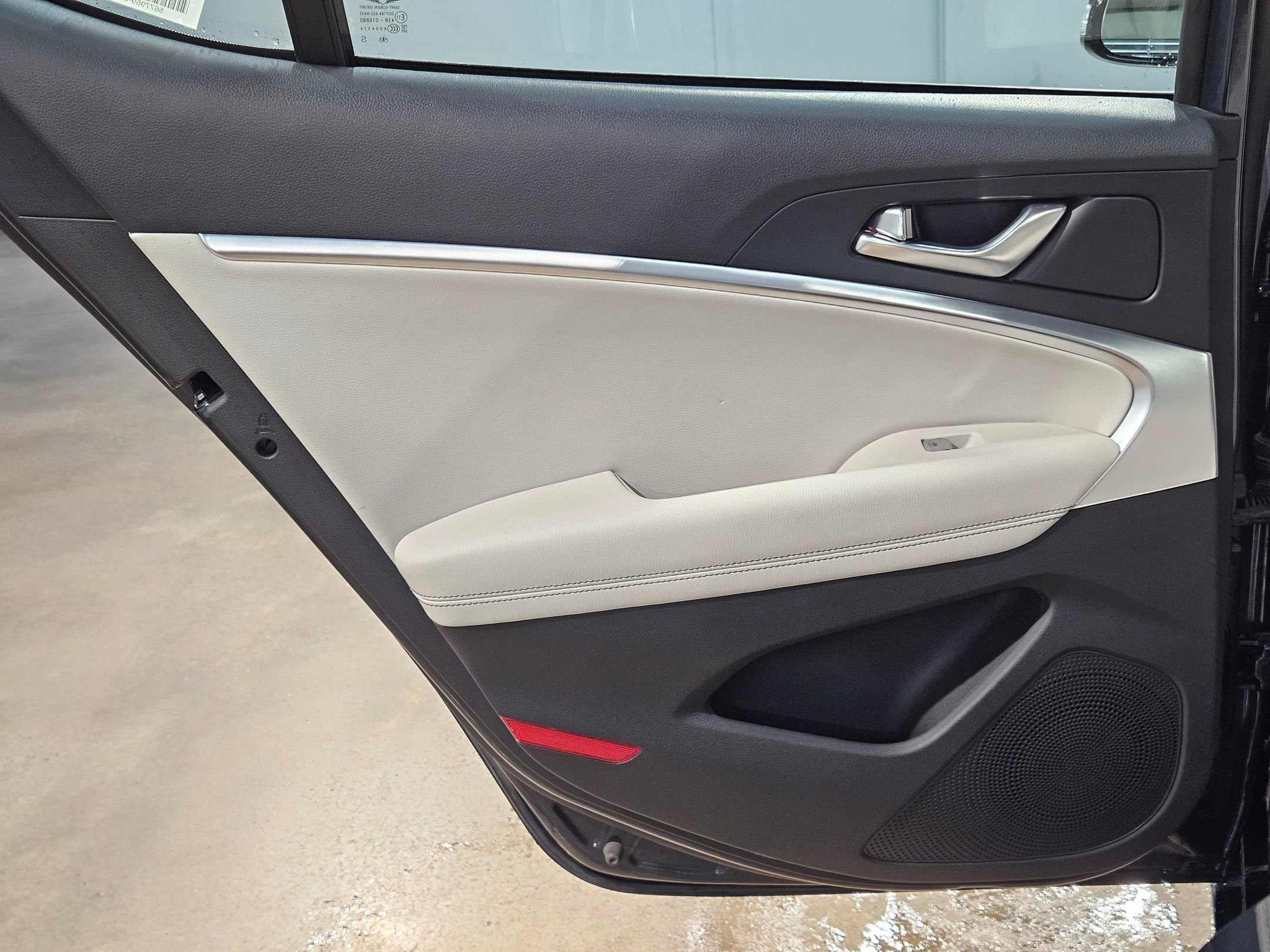 Used 2025 Genesis G70 2.5T RWD image 33