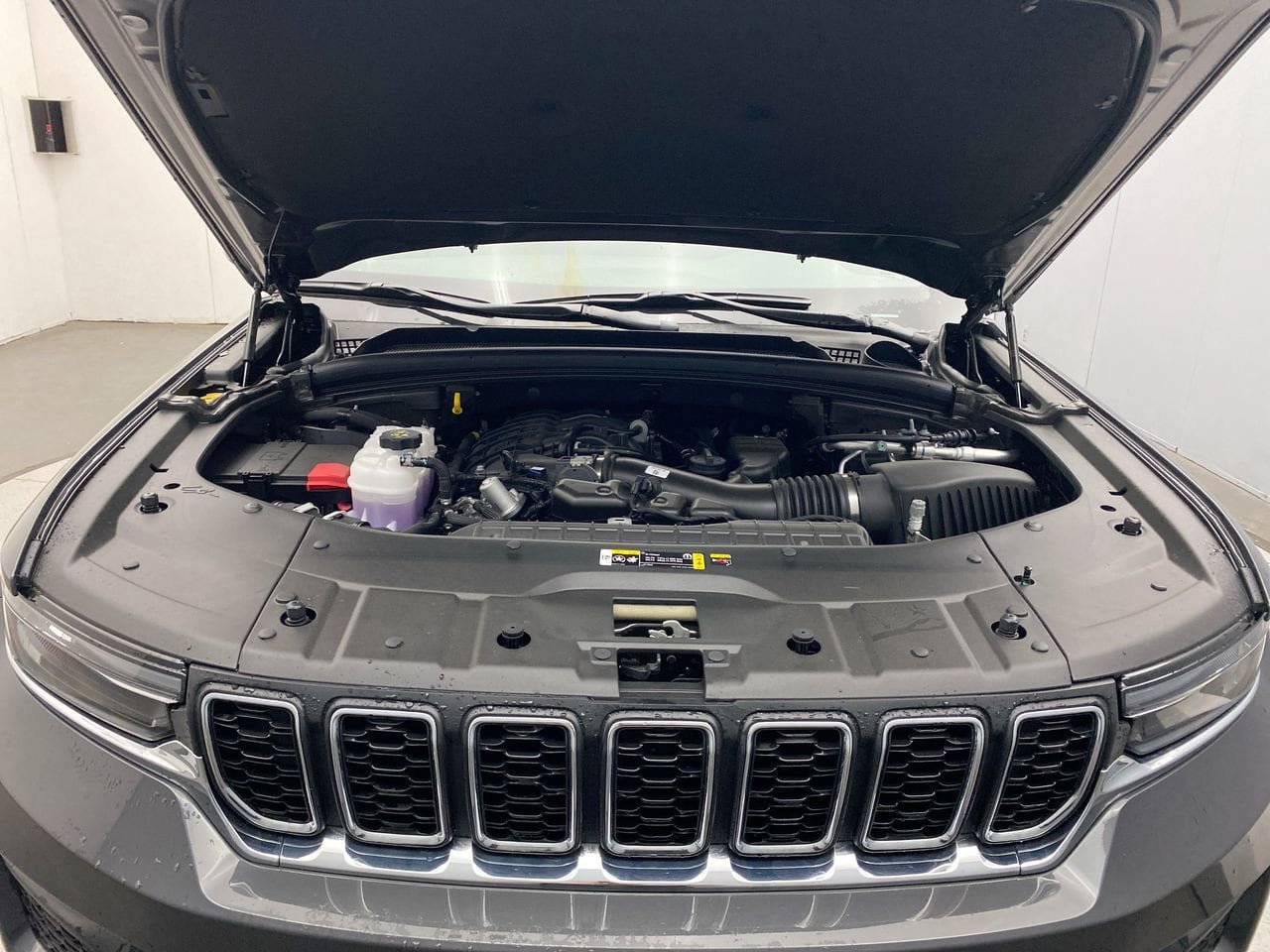 New 2025 Jeep Grand Cherokee Laredo X w/ Luxury Tech Group I AWD/4WD image 11