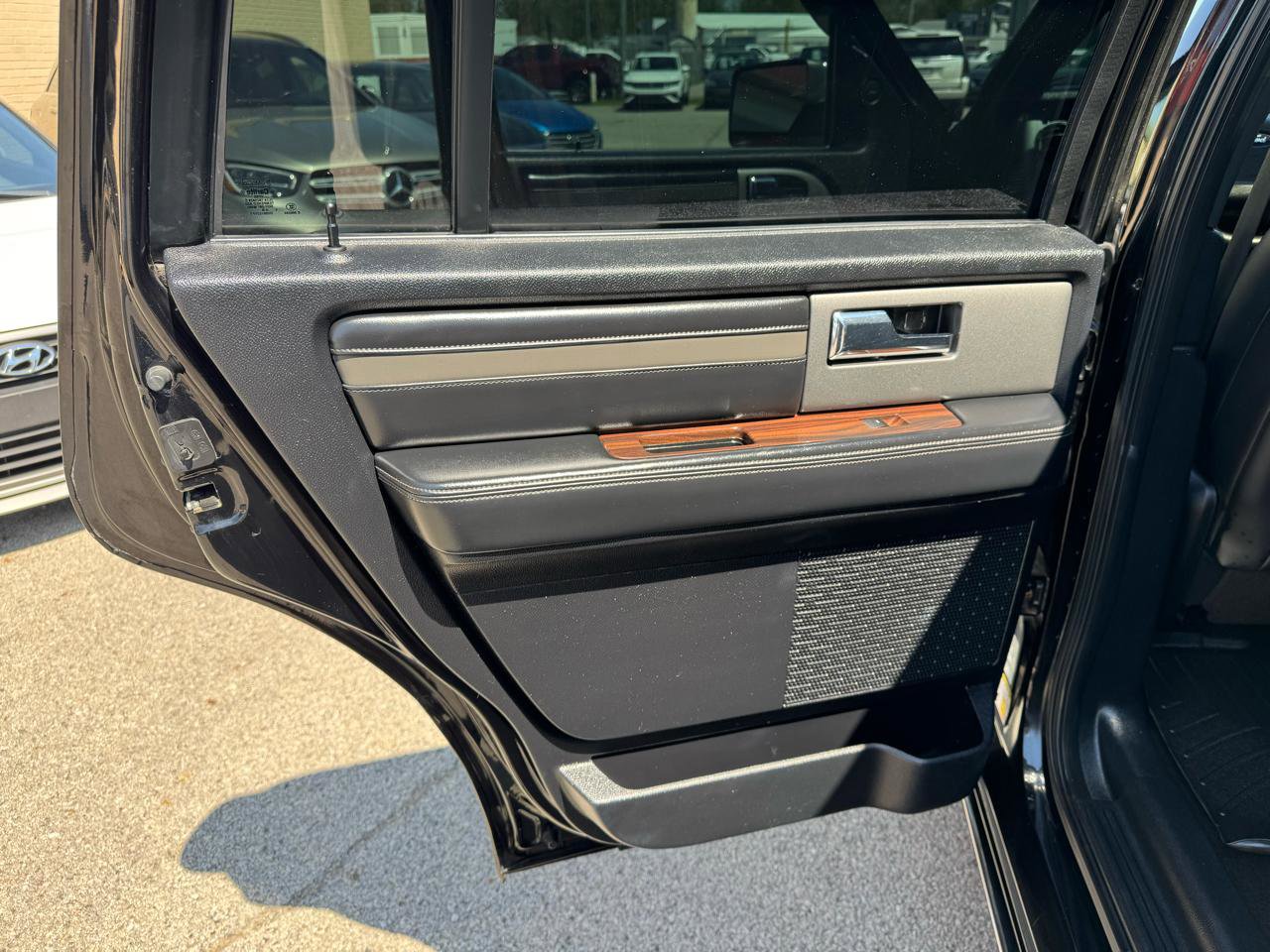 Used 2016 Ford Expedition Platinum image 14