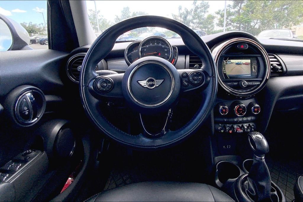 Used 2018 MINI Cooper 4-Door Hardtop image 5