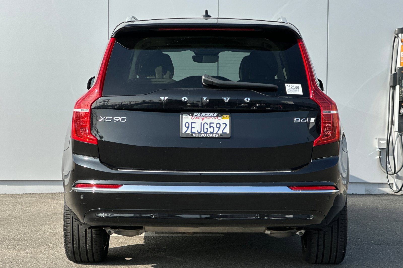 Used 2023 Volvo XC90 B6 Ultimate w/ Lounge Package image 4