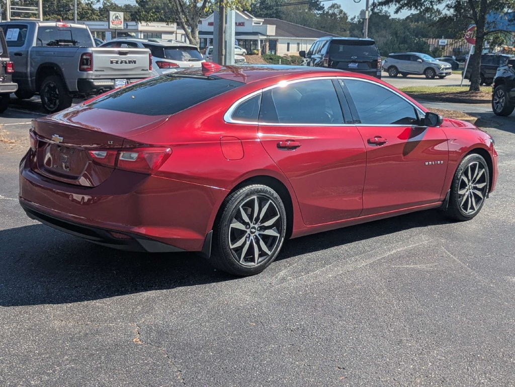 Used 2018 Chevrolet Malibu LT w/ Leather Package FWD image 4