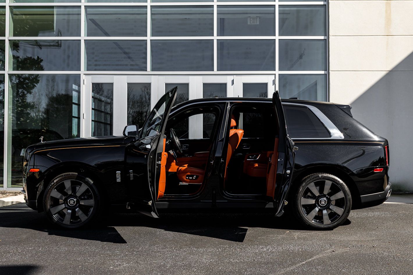 Used 2024 Rolls-Royce Cullinan Base w/ Cullinan Package image 5