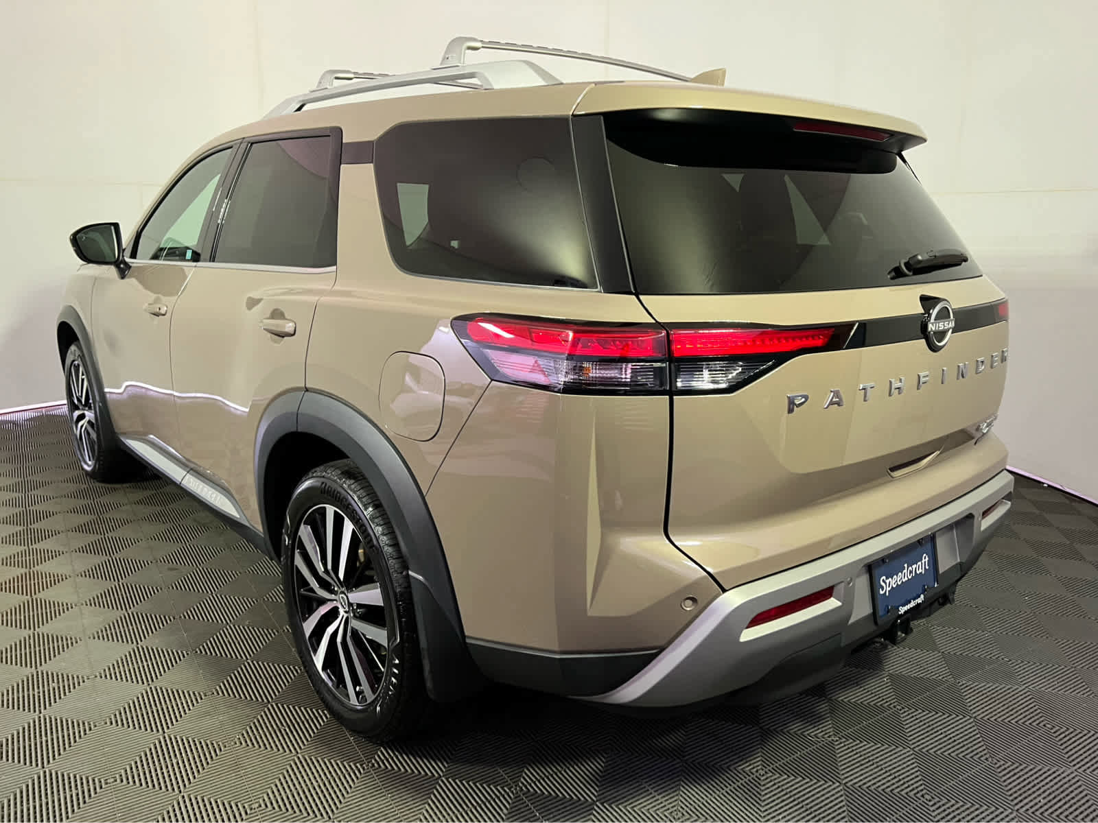 Used 2023 Nissan Pathfinder Platinum image 5