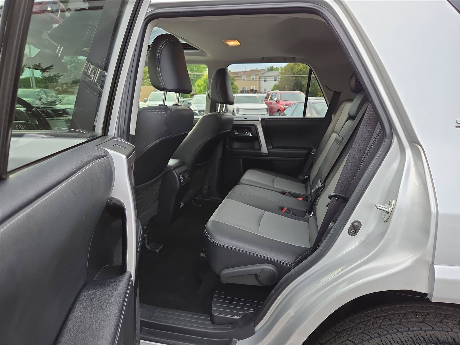 Used 2023 Toyota 4Runner SR5 Premium w/ Moonroof Package AWD/4WD image 25