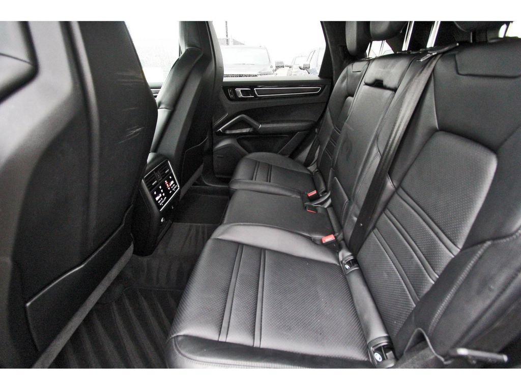 Used 2023 Porsche Cayenne GTS AWD/4WD image 7