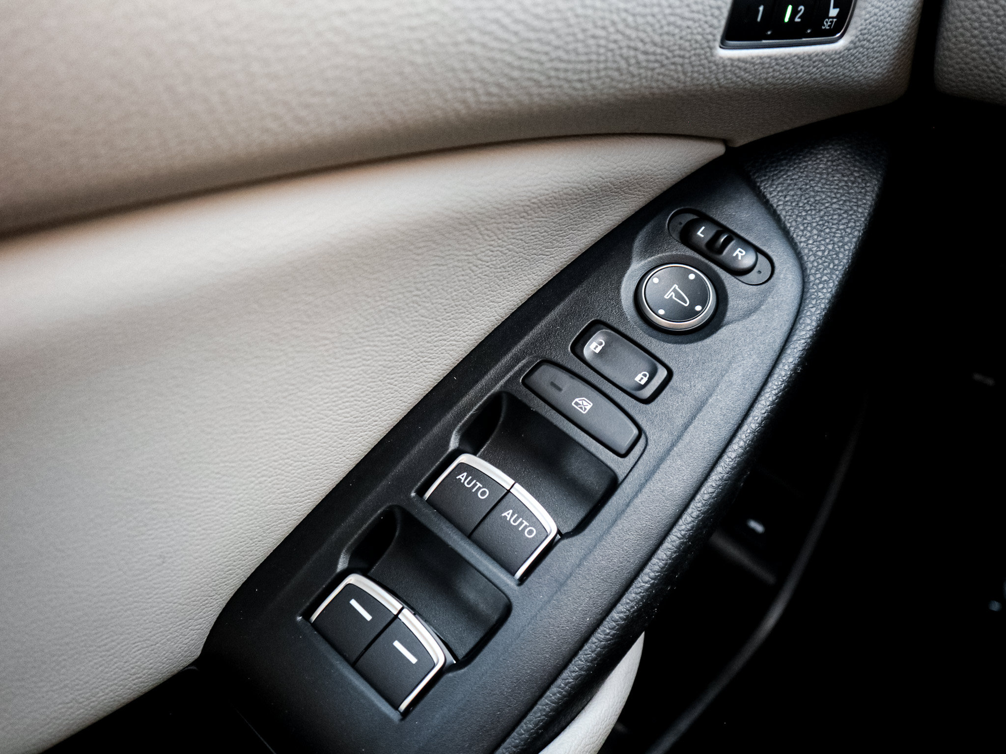 Used 2018 Honda Accord Touring image 15