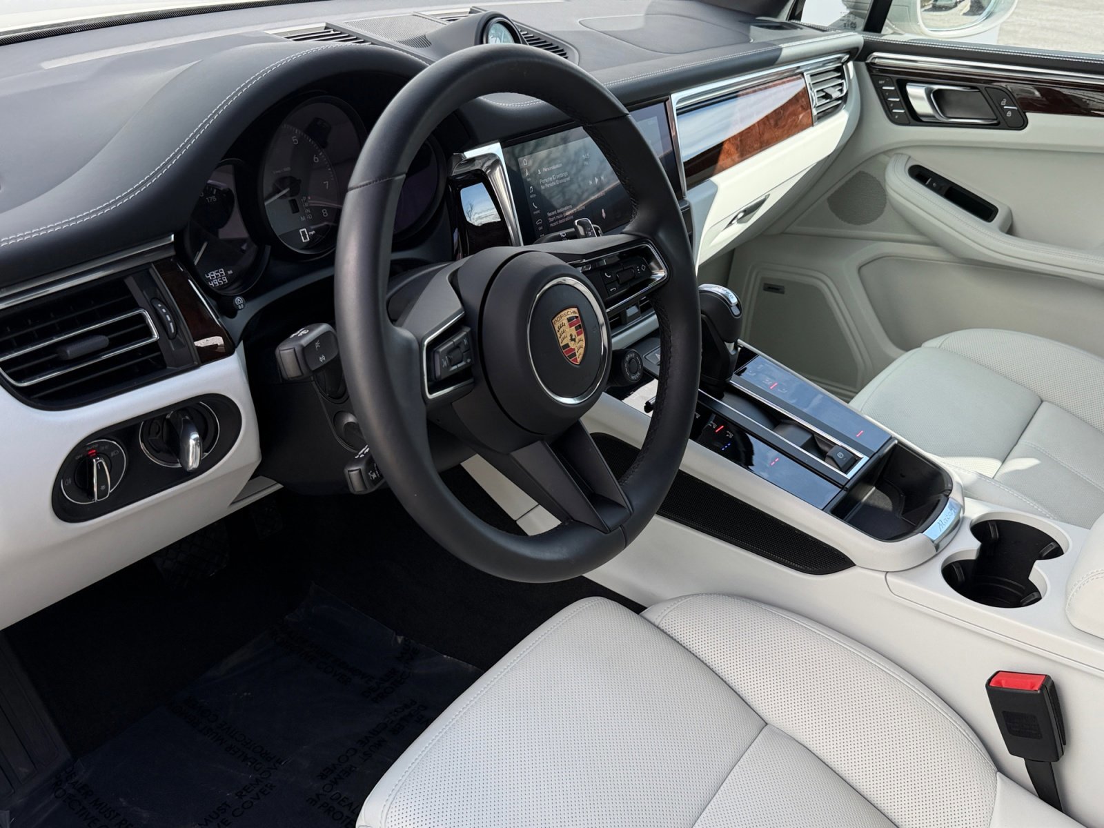 Certified 2025 Porsche Macan S AWD/4WD image 4