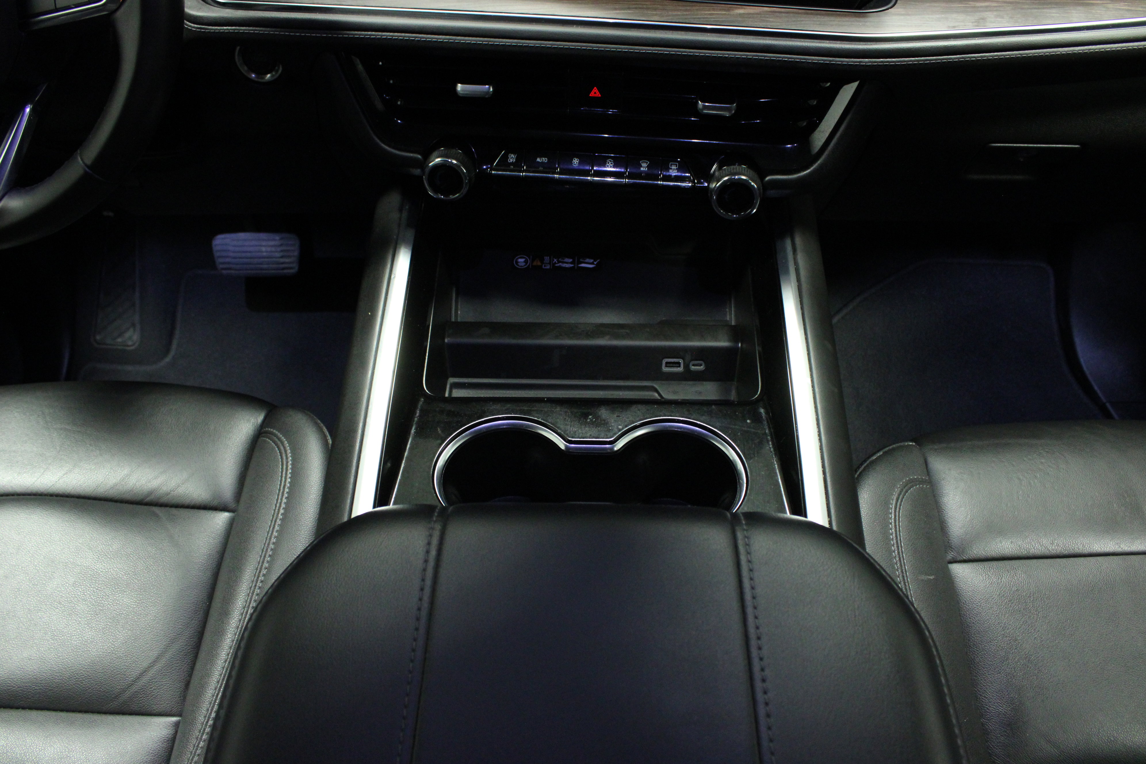 Used 2025 Chevrolet Suburban Z71 AWD/4WD image 22