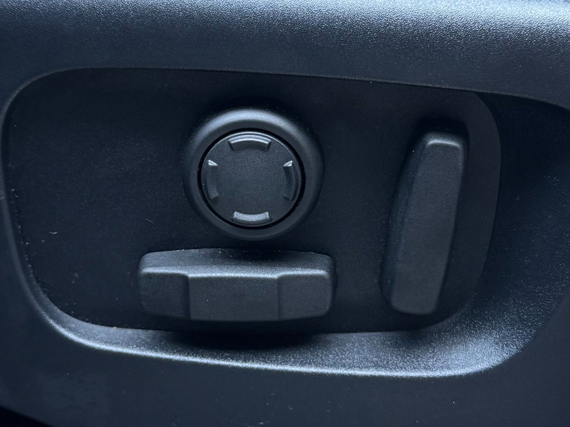 Used 2020 Land Rover Range Rover Evoque R-Dynamic SE image 18