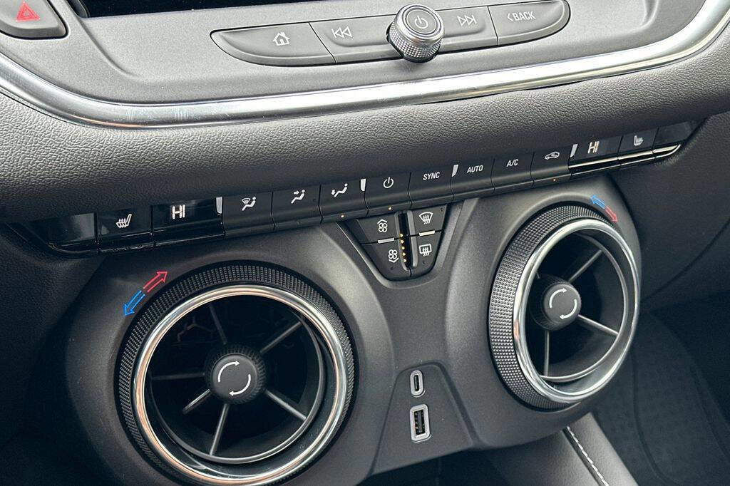 New 2025 Chevrolet Blazer LT w/ Midnight/Sport Edition image 21