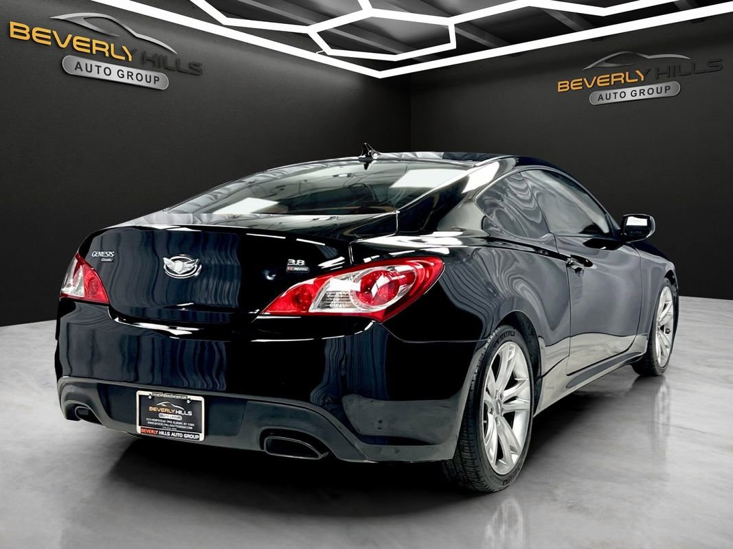 Used 2011 Hyundai Genesis 3.8 image 5