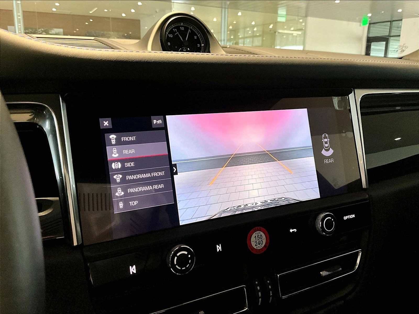 Used 2025 Porsche Macan image 28