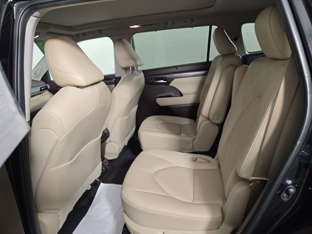 Used 2022 Toyota Highlander Platinum AWD/4WD image 15