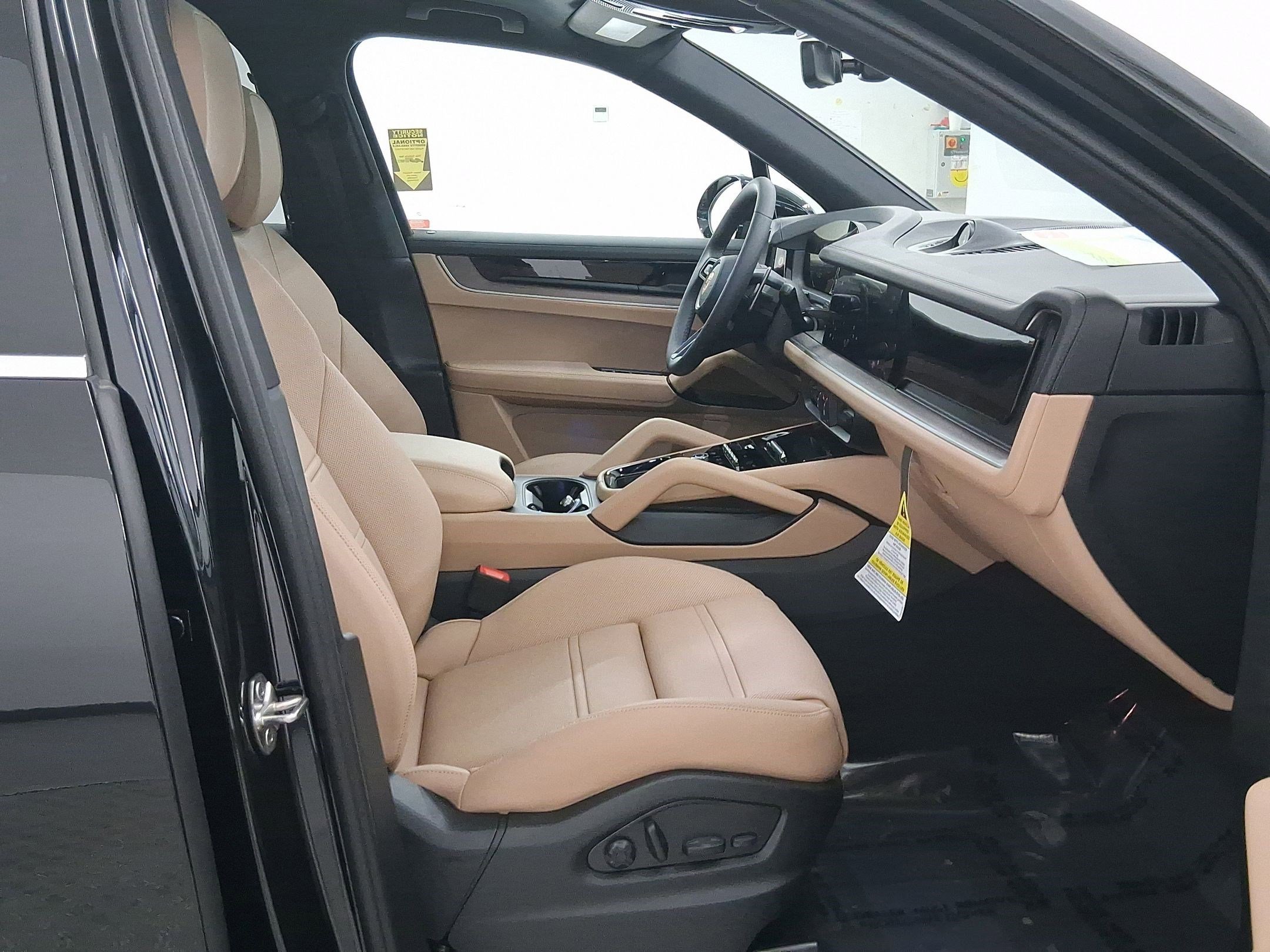 New 2025 Porsche Cayenne S AWD/4WD image 33