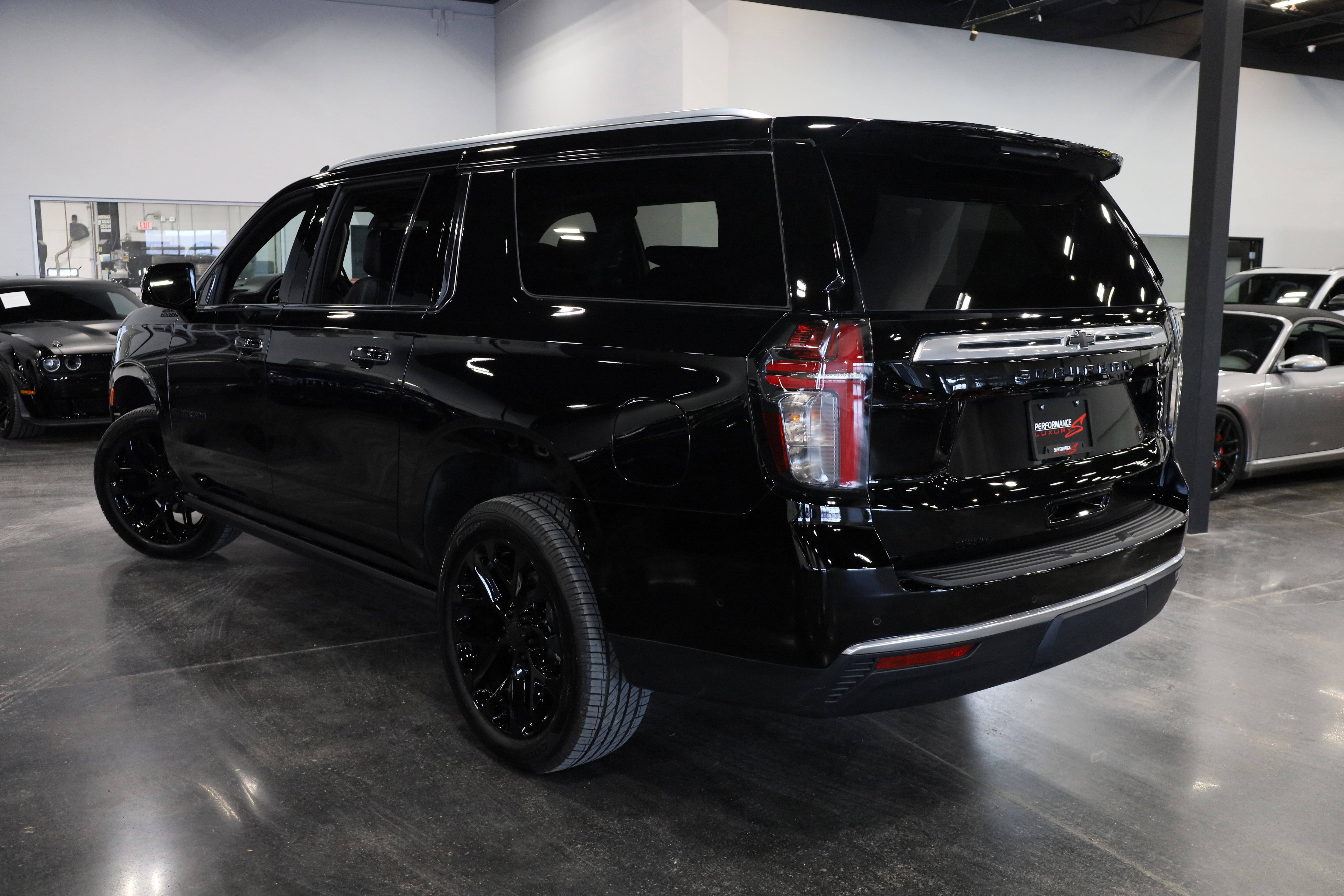 Used 2024 Chevrolet Suburban High Country w/ Advanced Technology Package image 4