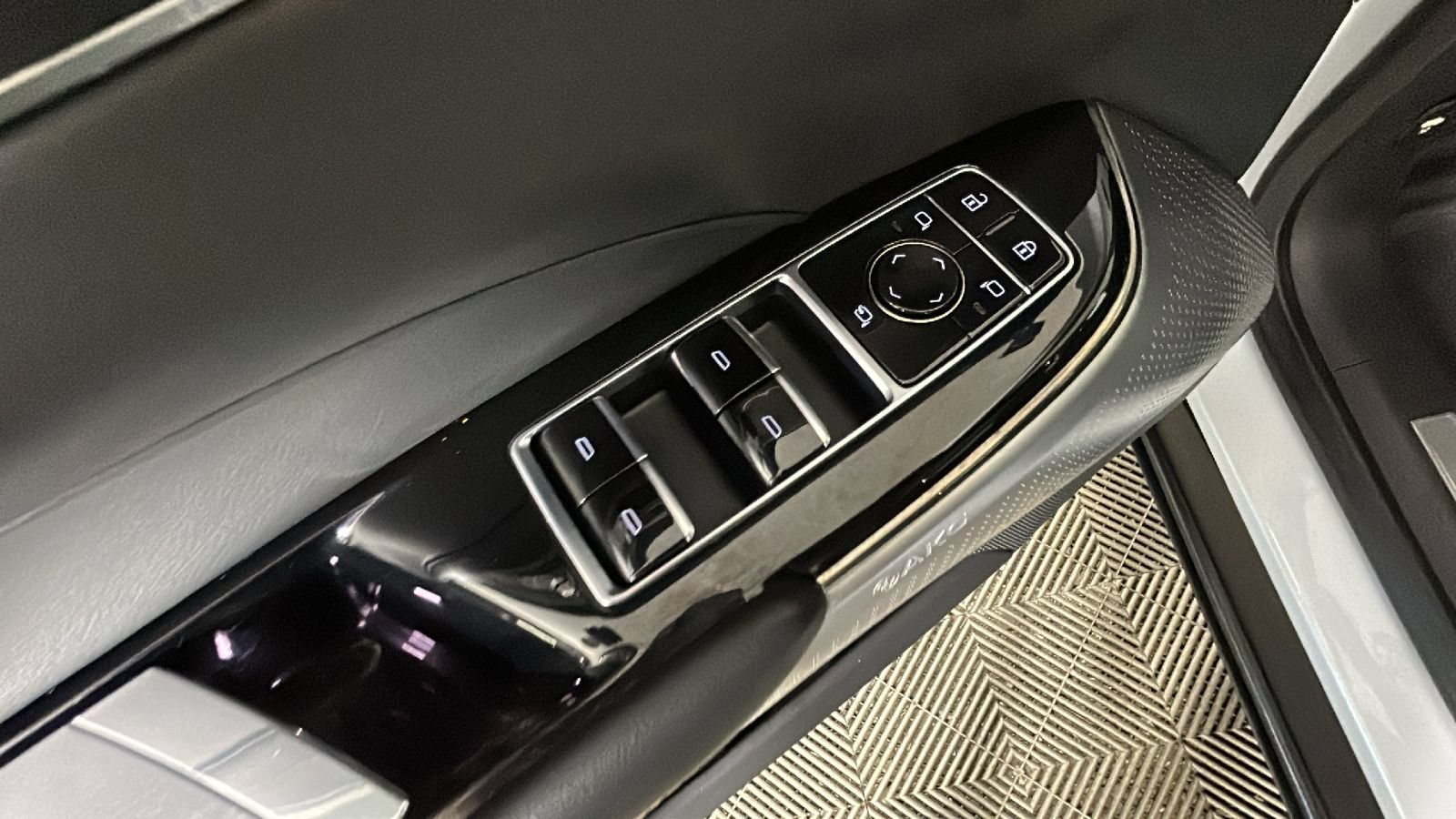 Used 2024 Cadillac Lyriq Sport RWD image 10