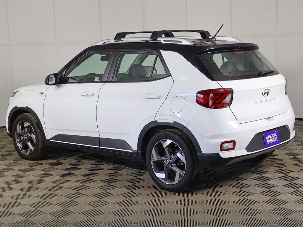 Certified 2024 Hyundai Venue Limited FWD image 8