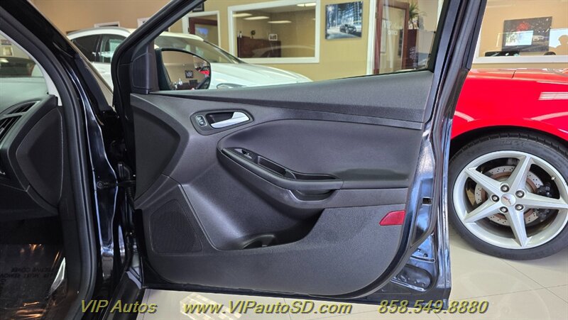 Used 2018 Ford Focus SE FWD image 12