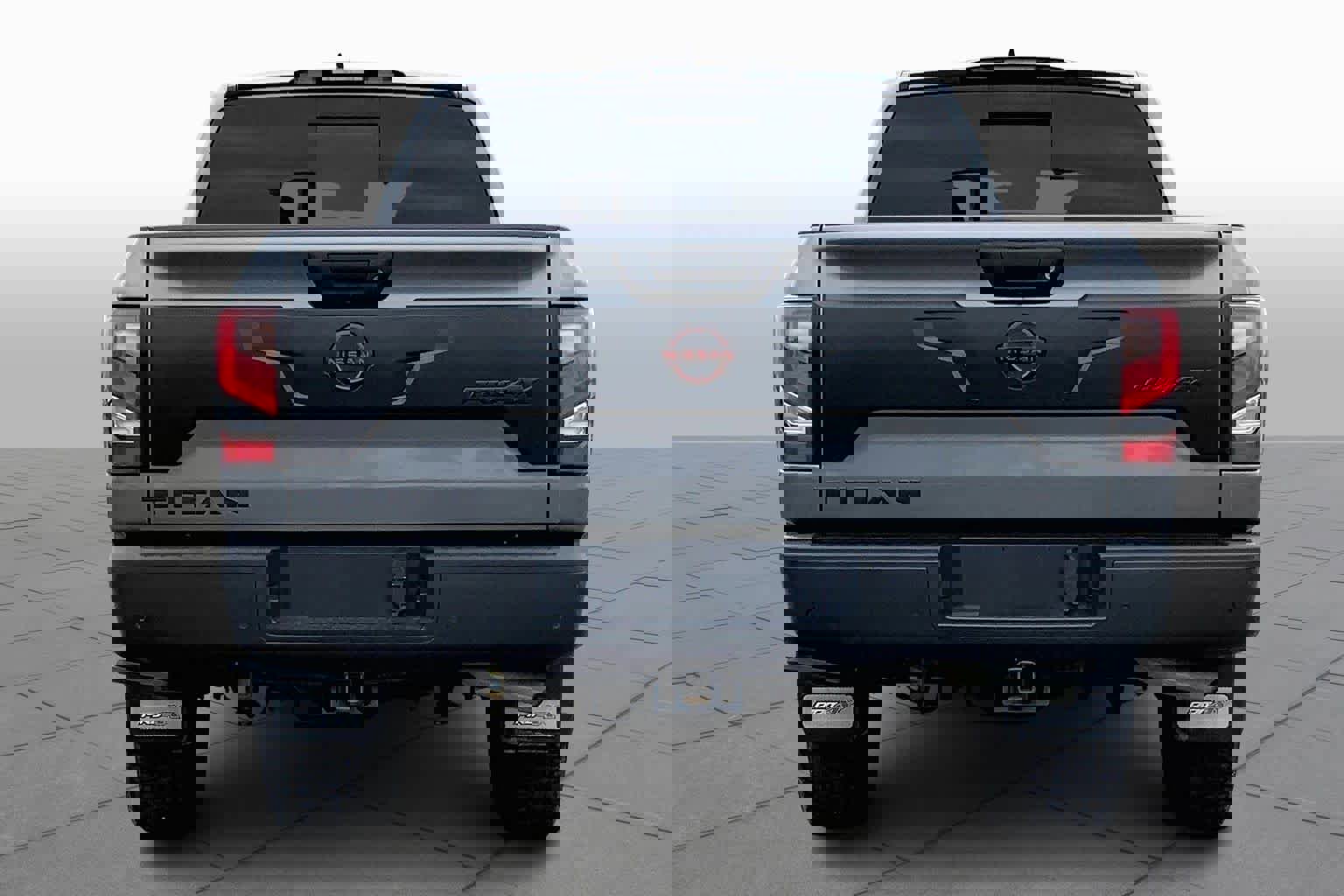 Used 2023 Nissan Titan PRO-4X w/ Pro-4x Convenience Package image 5